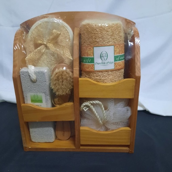 New Essentials Design Bath Accessories Gift Set - Picture 1 of 4